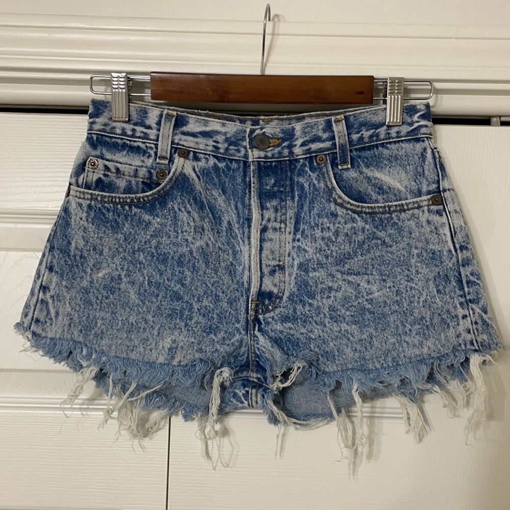 Levi cut off shorts
